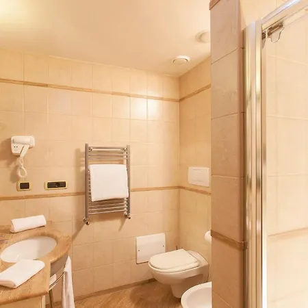 فندق & 4*