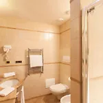 Hotel & 4*